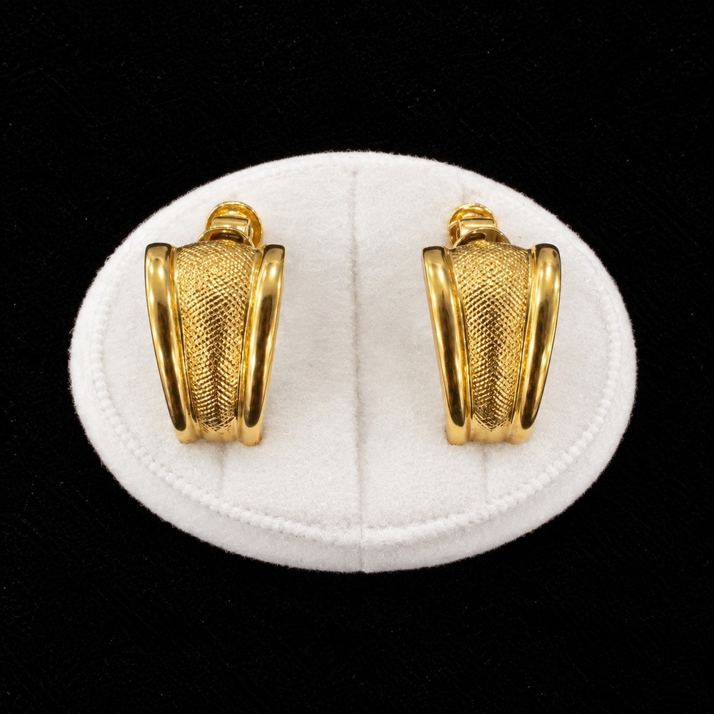 Vtg Napier Clip On Earrings Gold Tone Textured Tapered Half Hoop Statemen